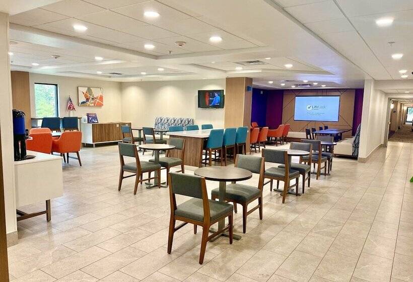 فندق Holiday Inn Express Madison By Ihg