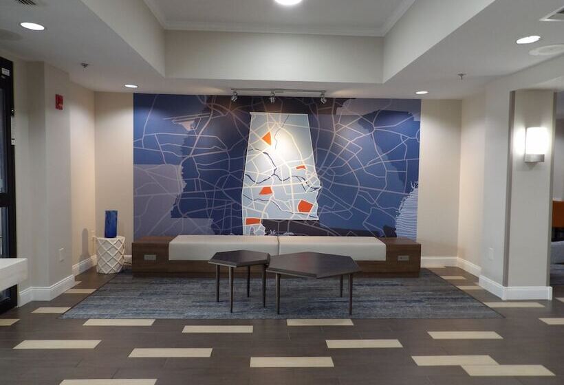 Отель Holiday Inn Express & Suites   Huntsville Airport, An Ihg