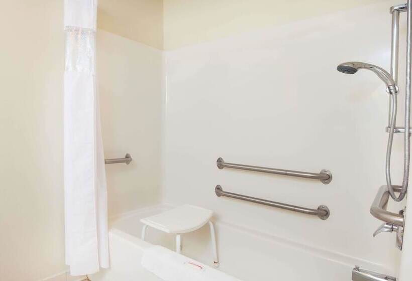 Howard Johnson By Wyndham Oacoma Hotel & Suites