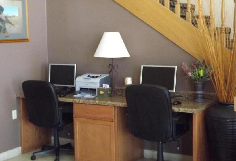 Howard Johnson By Wyndham Oacoma Hotel & Suites