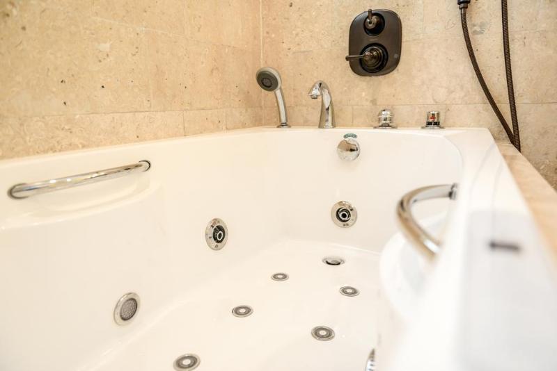 בית מלון כפרי Kasa La Flora And Impala Miami Beach