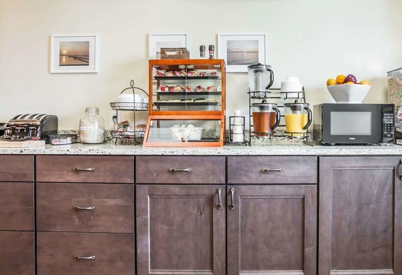 Island Inn & Suites, Ascend Hotel Collection