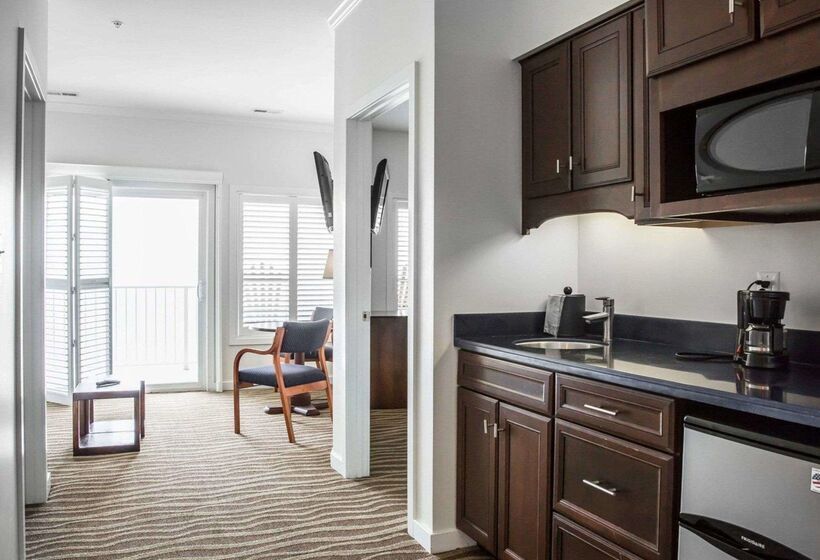 Island Inn & Suites, Ascend Hotel Collection