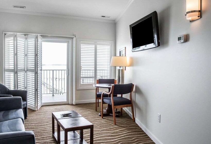 Island Inn & Suites, Ascend Hotel Collection