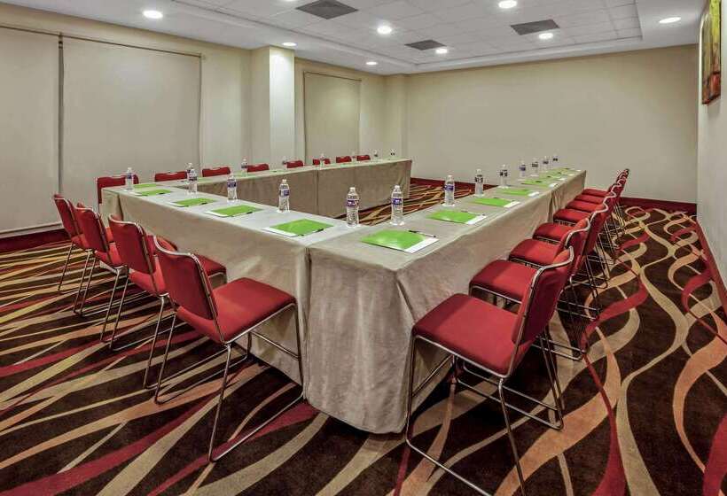 هتل La Quinta By Wyndham San Luis Potosi