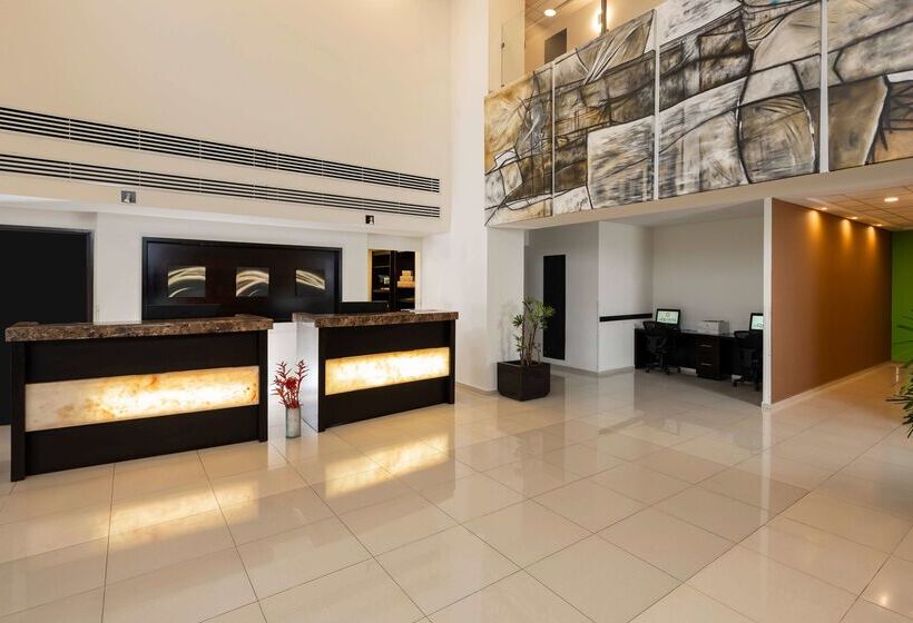 فندق La Quinta By Wyndham San Luis Potosi