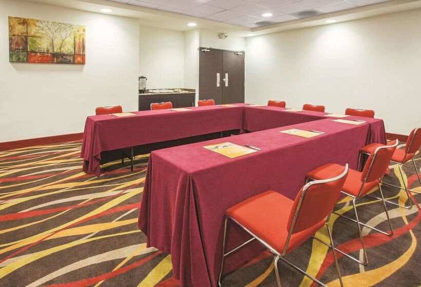 فندق La Quinta By Wyndham San Luis Potosi