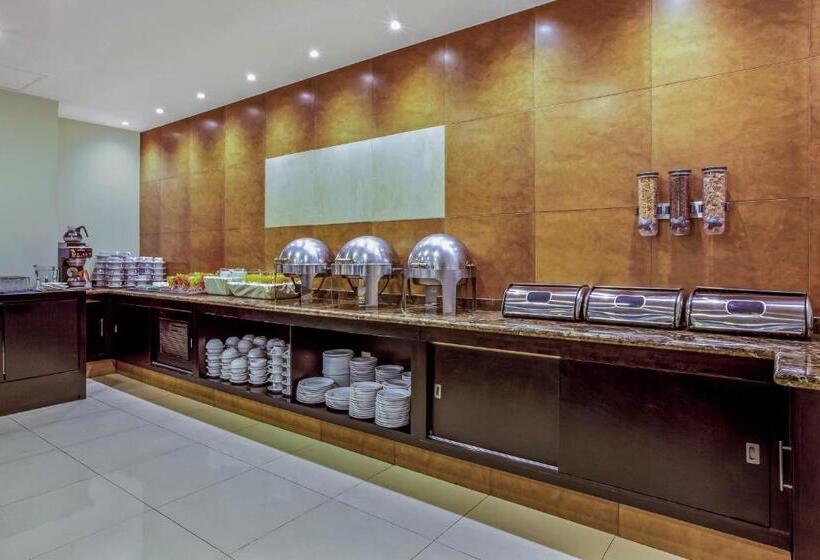 فندق La Quinta By Wyndham San Luis Potosi