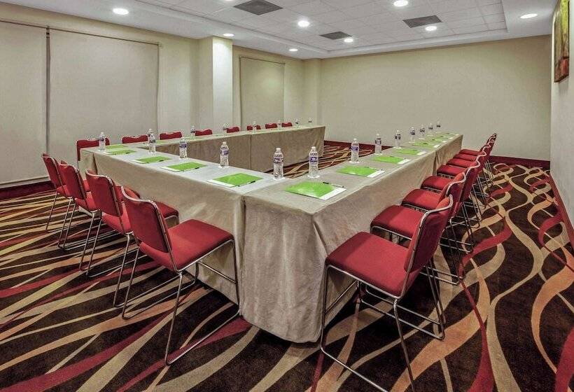 فندق La Quinta By Wyndham San Luis Potosi