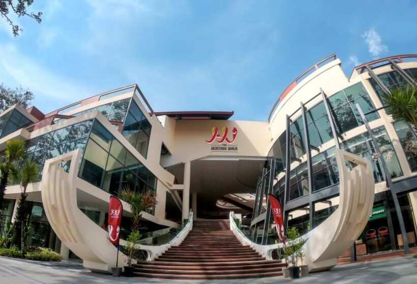 هتل Navutu Dreams Resort & Wellness Retreat