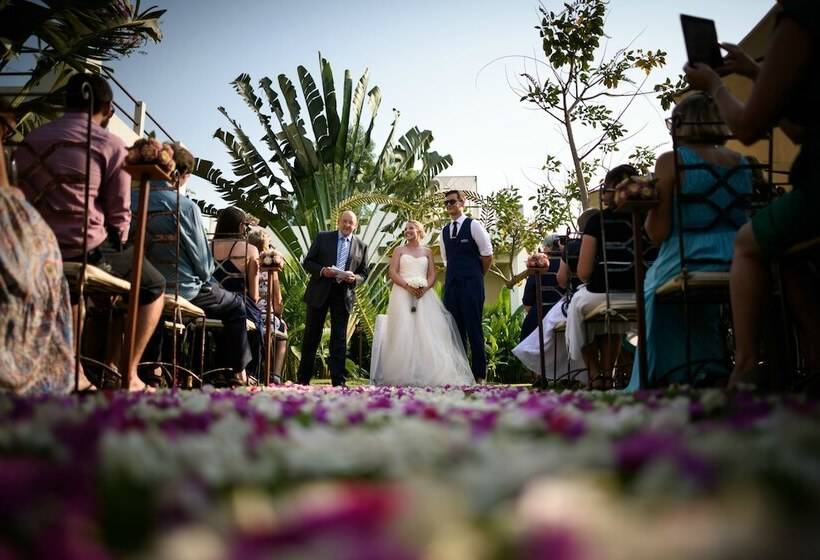 هتل Navutu Dreams Resort & Wellness Retreat