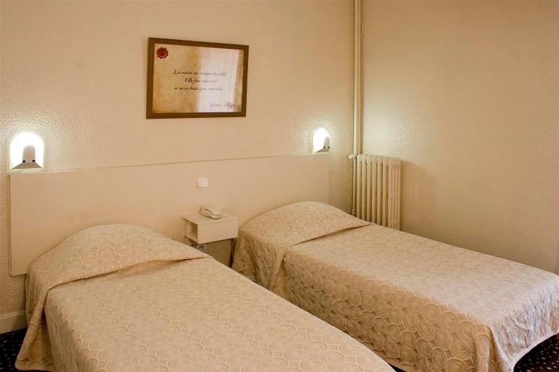 هتل Ours Blanc  Place Victor Hugo