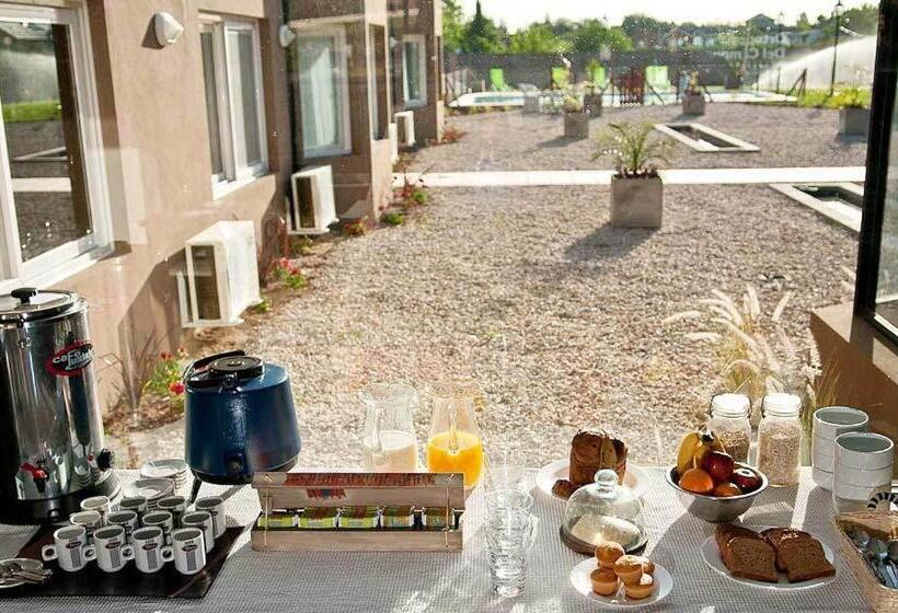 בית מלון כפרי Pro