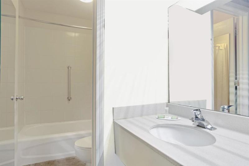 فندق Red Carpet Inn and Suites Newnan