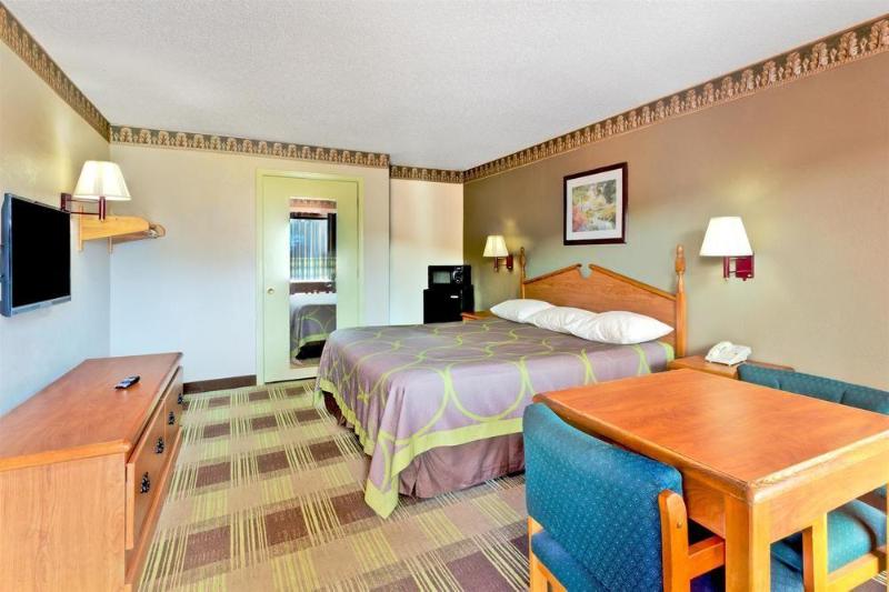فندق Red Carpet Inn and Suites Newnan