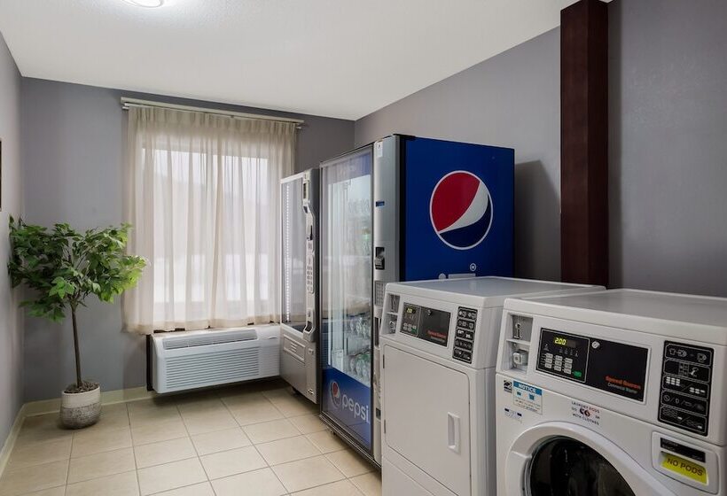 فندق Red Roof Inn & Suites Bloomsburg   Mifflinville