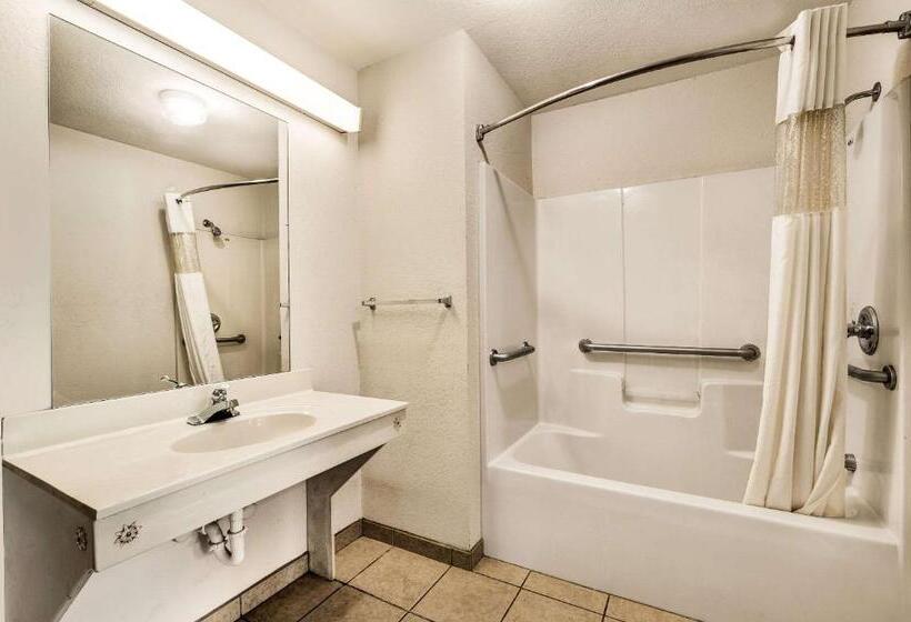 فندق Rodeway Inn