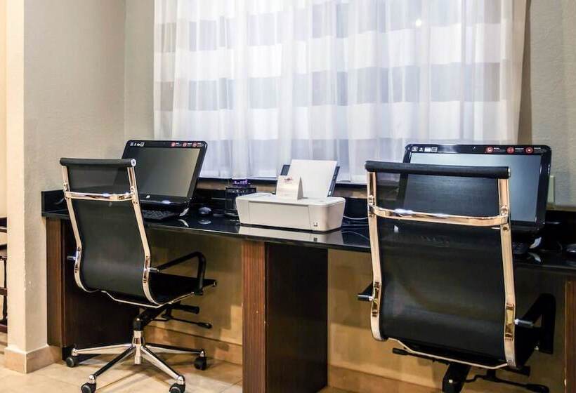 בית מלון כפרי Sleep Inn & Suites Marion  Military Institute