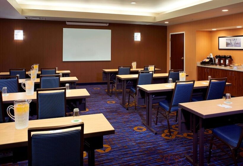 Отель Sonesta Select Detroit Novi