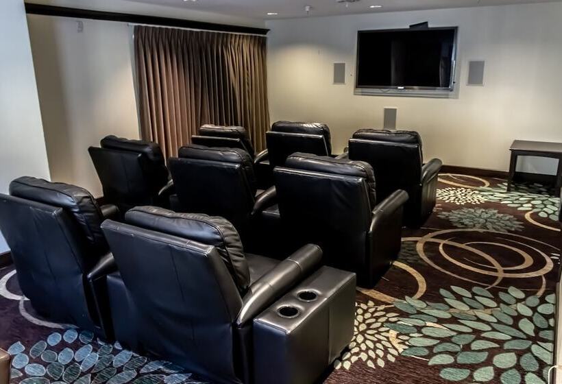 בית מלון כפרי Staybridge Suites Minot, An Ihg