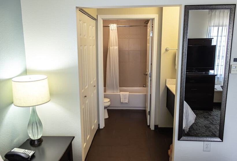 בית מלון כפרי Staybridge Suites Minot, An Ihg