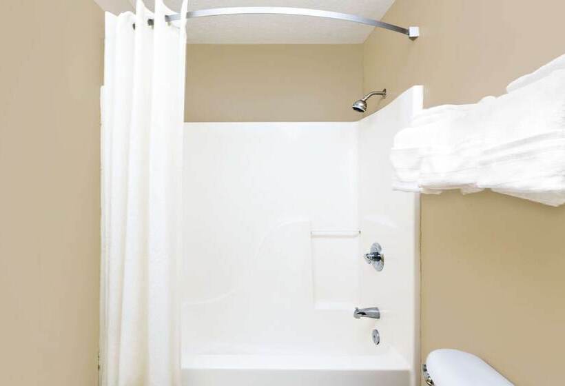 فندق Super 8 By Wyndham Kosciusko