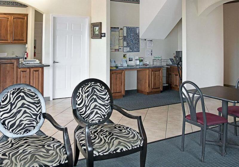 Отель Super 8 By Wyndham Montgomery/ Lake Conroe