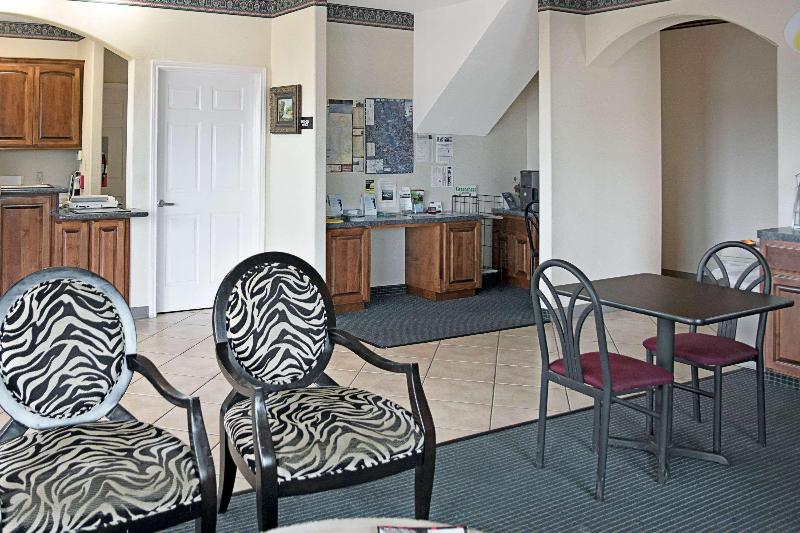 Отель Super 8 By Wyndham Montgomery/ Lake Conroe