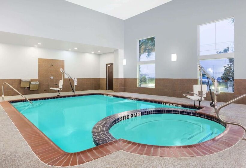 Отель Spark By Hilton Nacogdoches