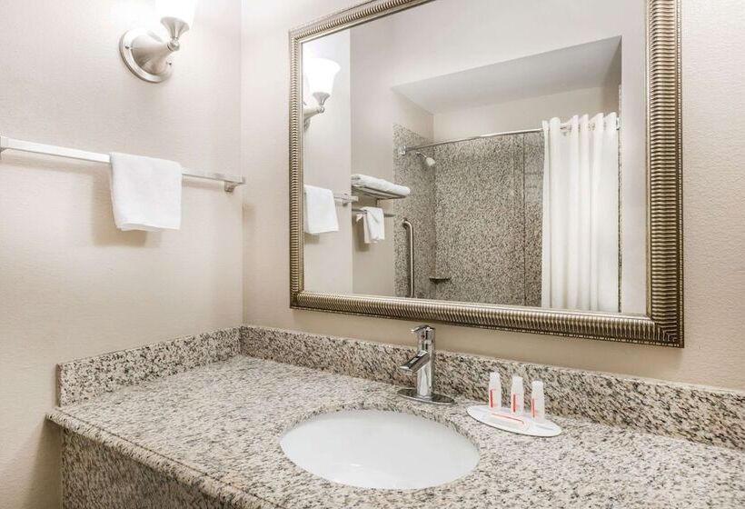 Отель Spark By Hilton Nacogdoches