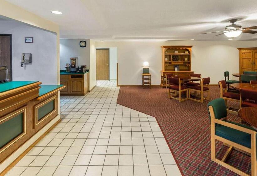 酒店 Super 8 By Wyndham Reedsburg