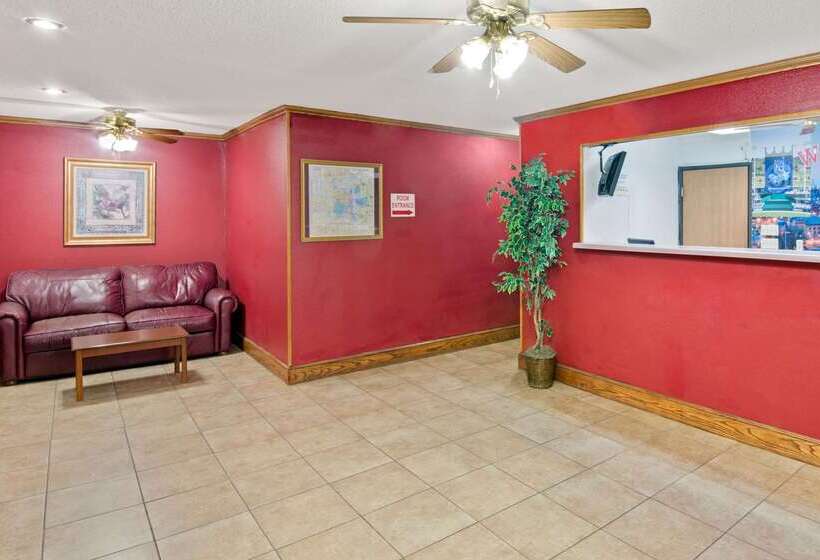 هتل Super 8 By Wyndham Riverside/kansas City