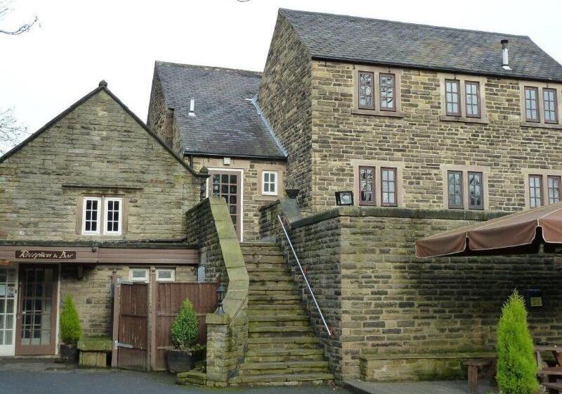 Отель The Manor House