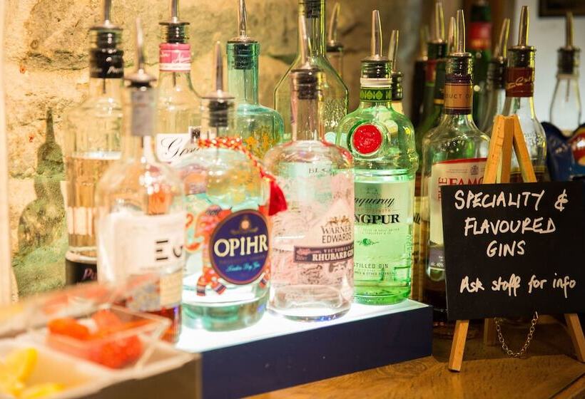 Отель The Manor House