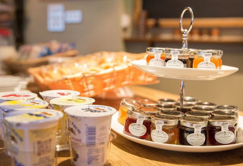 Отель The Manor House