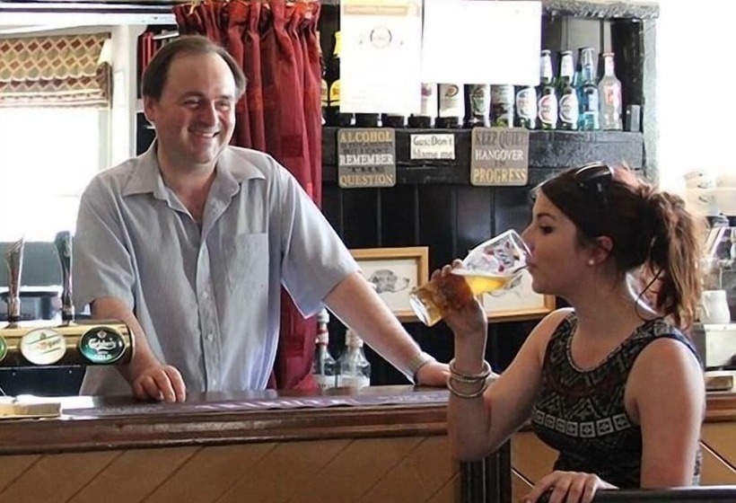 Отель Royal Oak Inn