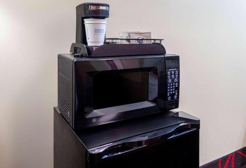 בית מלון כפרי Travelodge By Wyndham Richmond In