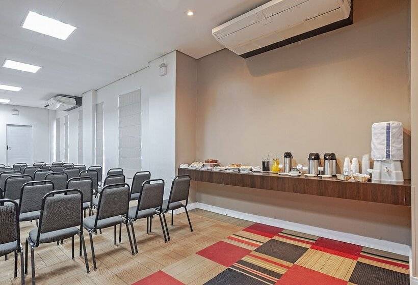 酒店 Camboriu Express