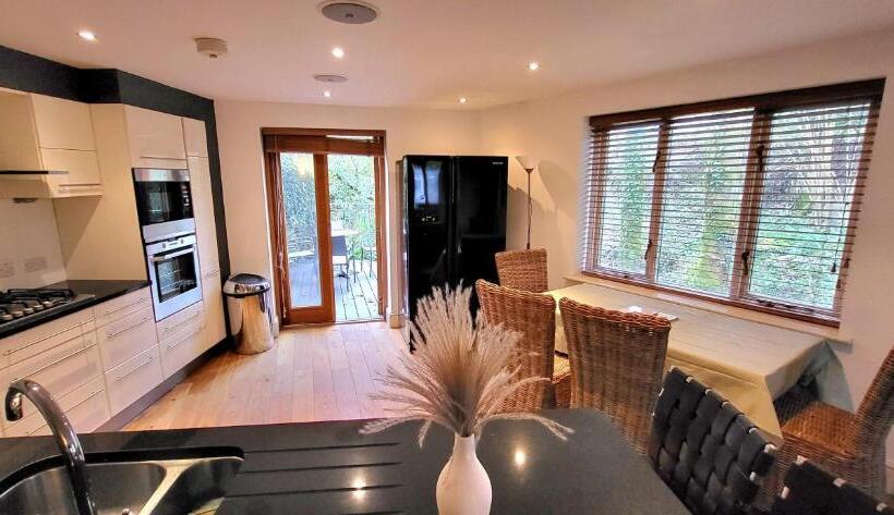 בית מלון כפרי Woodlands