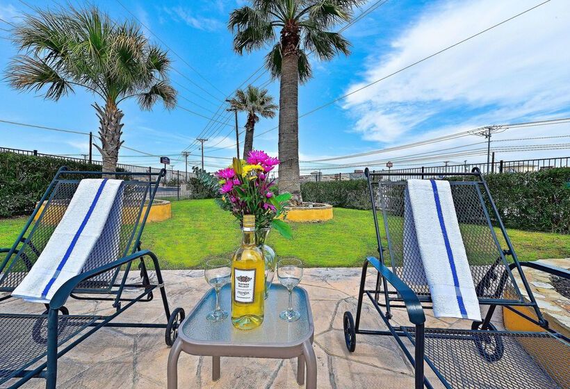 Microtel Inn & Suites By Wyndham New Braunfels I 35