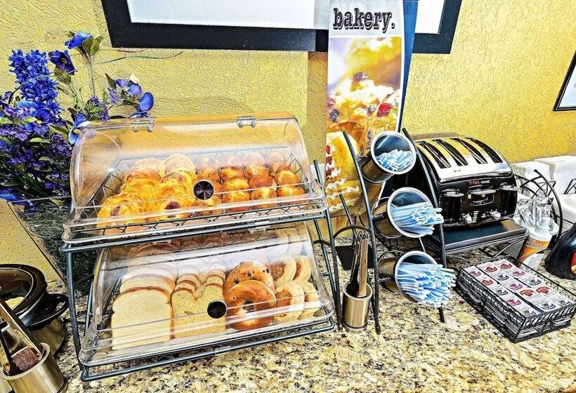 Microtel Inn & Suites By Wyndham New Braunfels I 35