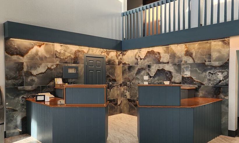 The Oasis Hotel & Bar