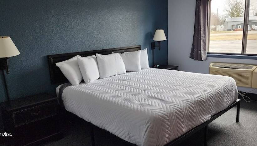 The Oasis Hotel & Bar