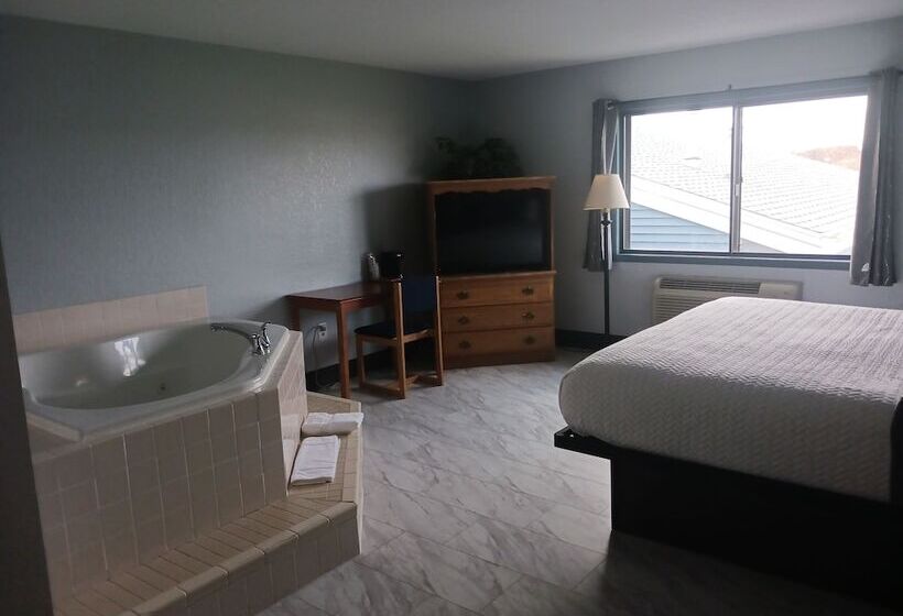 The Oasis Hotel & Bar