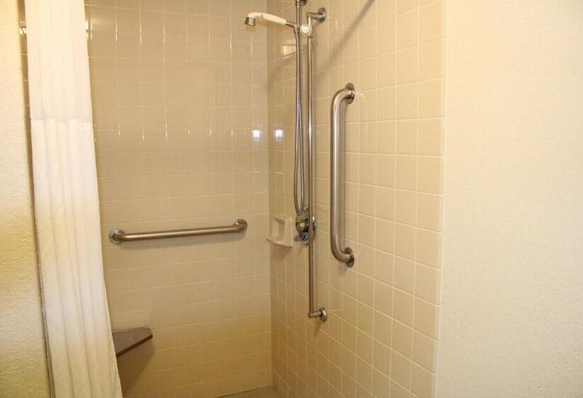 The Oasis Hotel & Bar