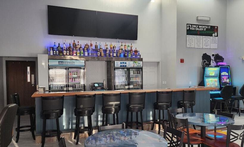 The Oasis Hotel & Bar