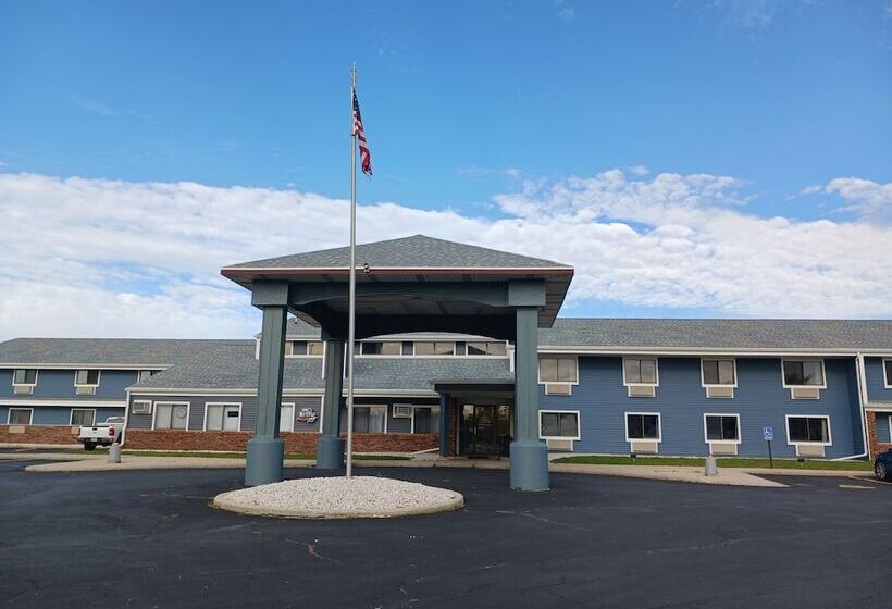 The Oasis Hotel & Bar