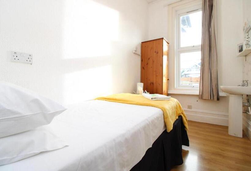 צימר Pebbles Guest House