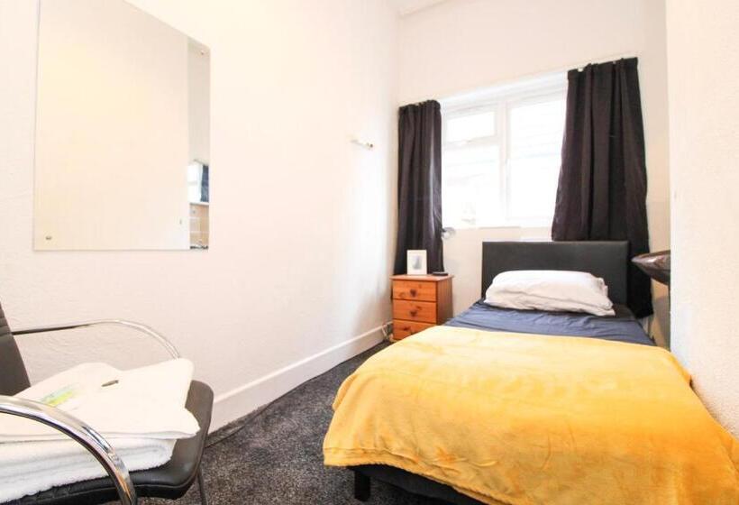 مبيت وإفطار Pebbles Guest House