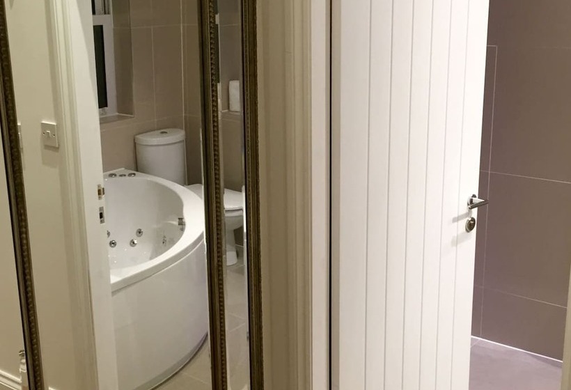 ベッドアンドブレックファースト Latimer House